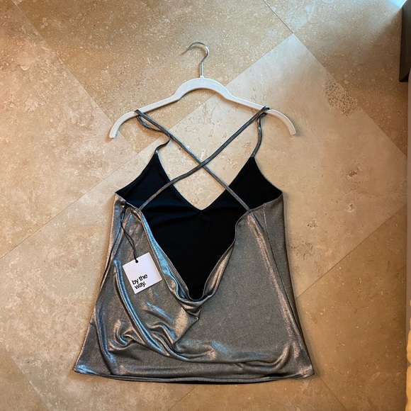 Revolve BY THE WAY metalic top - Picture 4 of 5